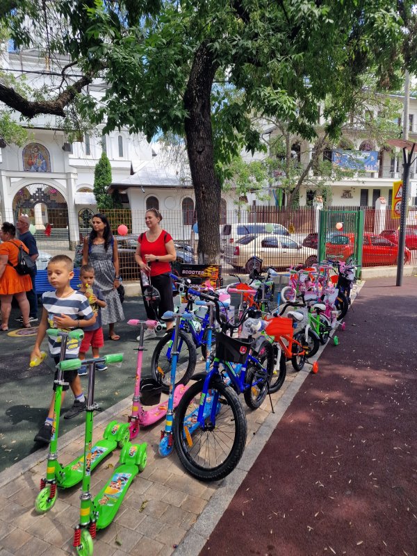 Daruri pentru copiii Parohiei Șerban Vodă 337408