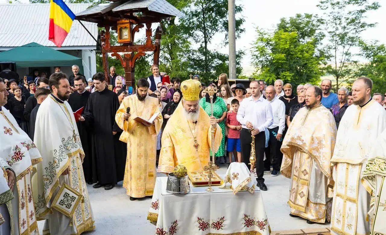 Sfințirea bisericii din Tătărăni, Vaslui 337399