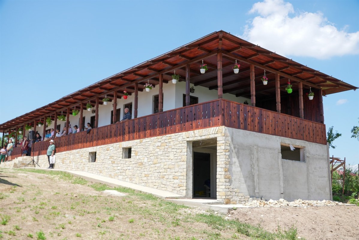 Sfinţirea bisericii de la Schitul Zimbru din nordul judeţului Galaţi 337490