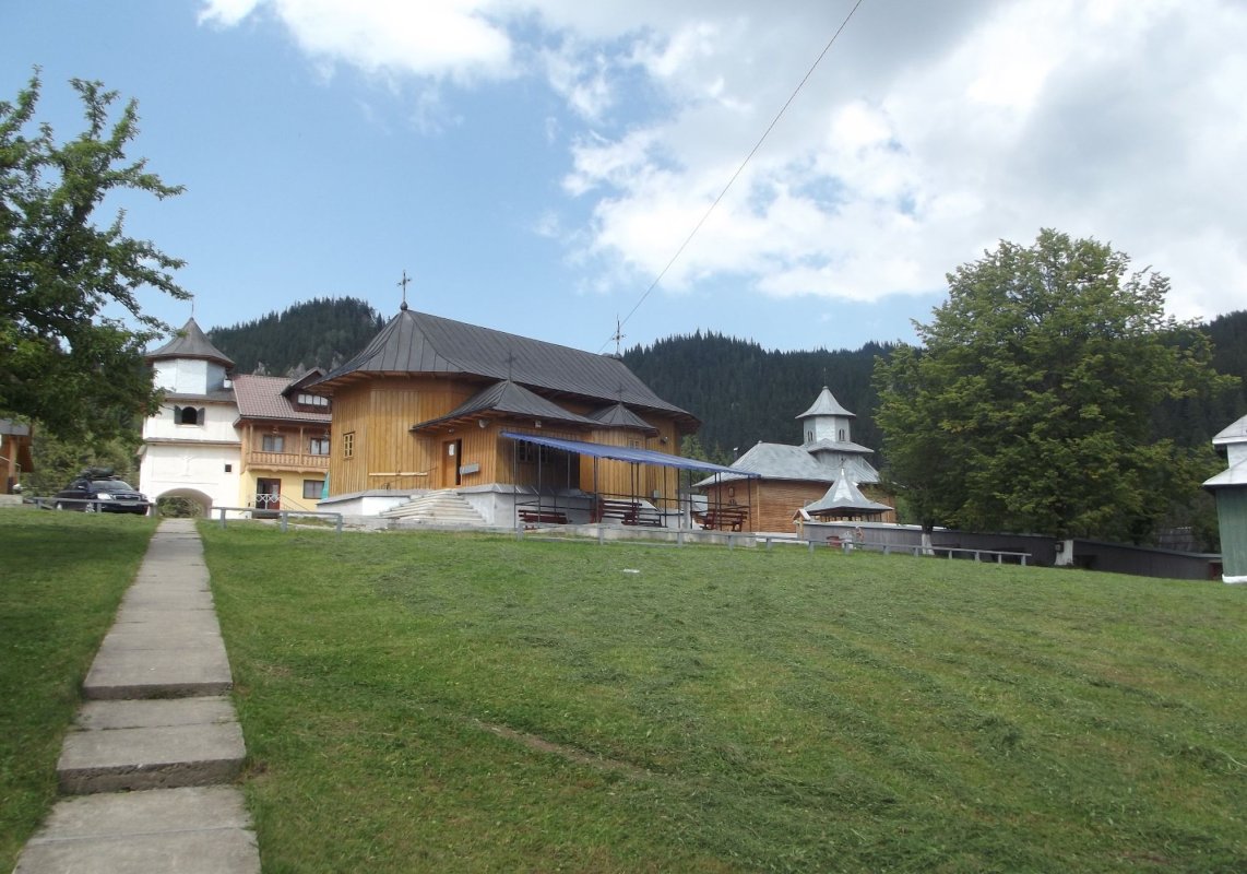 O geografie duhovnicească a Rugului Aprins: Mănăstirea Rarău 337577