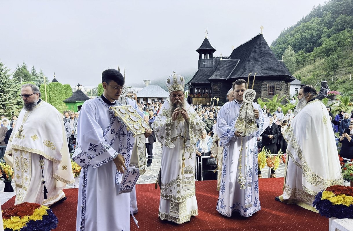 Sărbătoare la Mănăstirea „Sfântul Proroc Ilie” din Toplița 337614