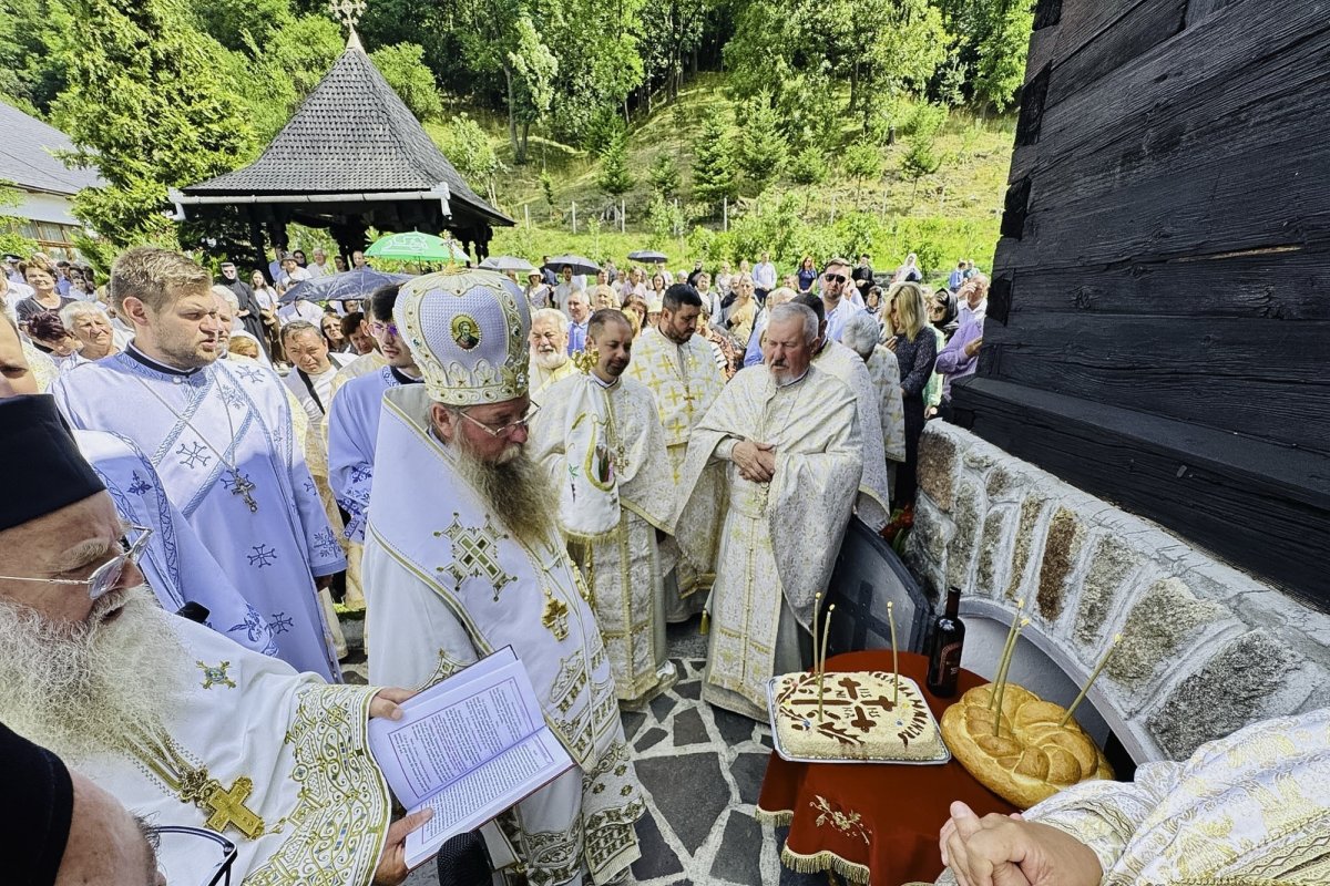 Sărbătoare la Mănăstirea „Sfântul Proroc Ilie” din Toplița 337615