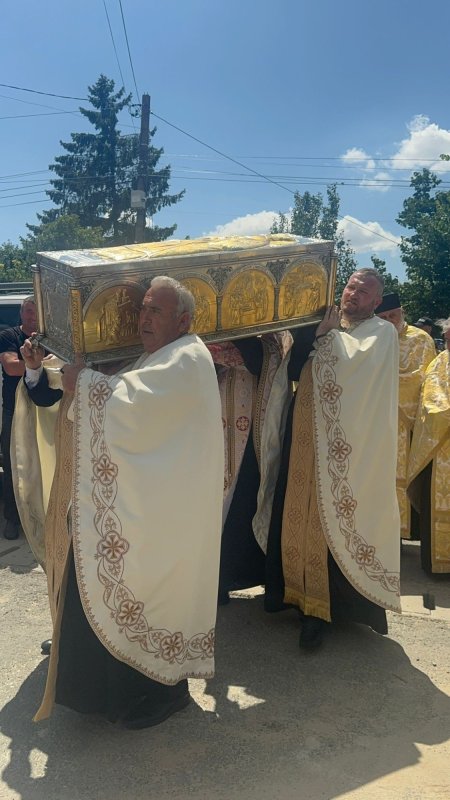 Moaștele Sfântului Ierarh Grigorie Dascălul în parohii ialomițene 337702