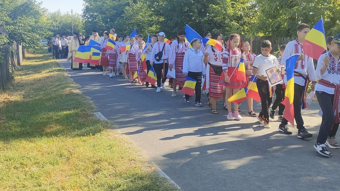 Moaștele Sfântului Ierarh Grigorie Dascălul în parohii ialomițene 337703