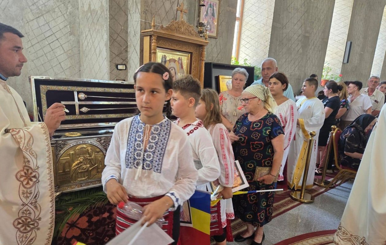 Moaștele Sfântului Ierarh Grigorie Dascălul în parohii ialomițene 337704