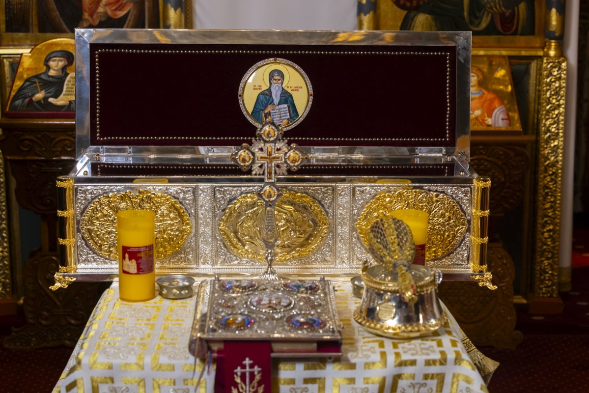 Patriarhul României a sfințit o raclă restaurată 337709