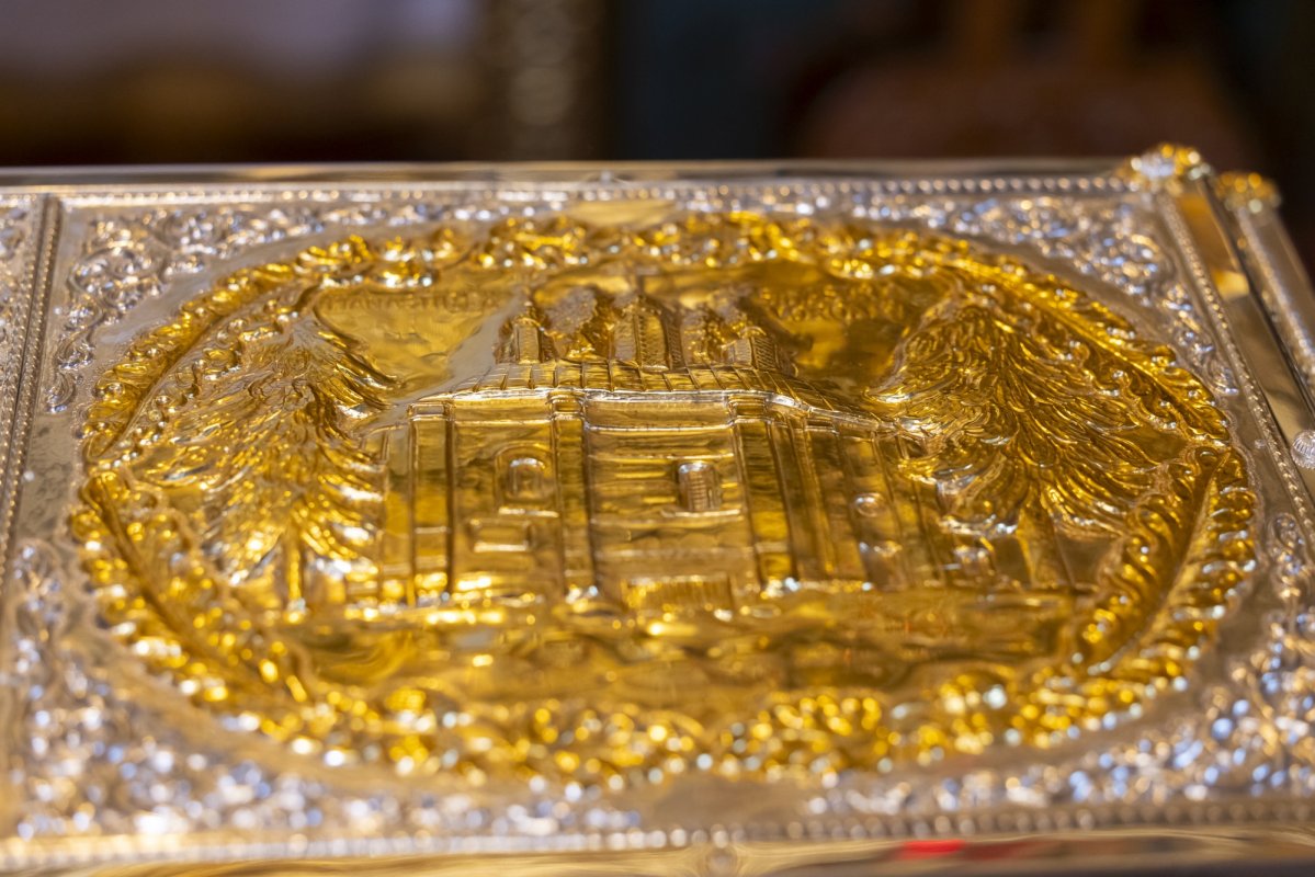 Patriarhul României a sfințit o raclă restaurată 337712