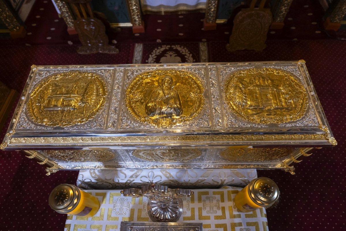 Patriarhul României a sfințit o raclă restaurată 337713