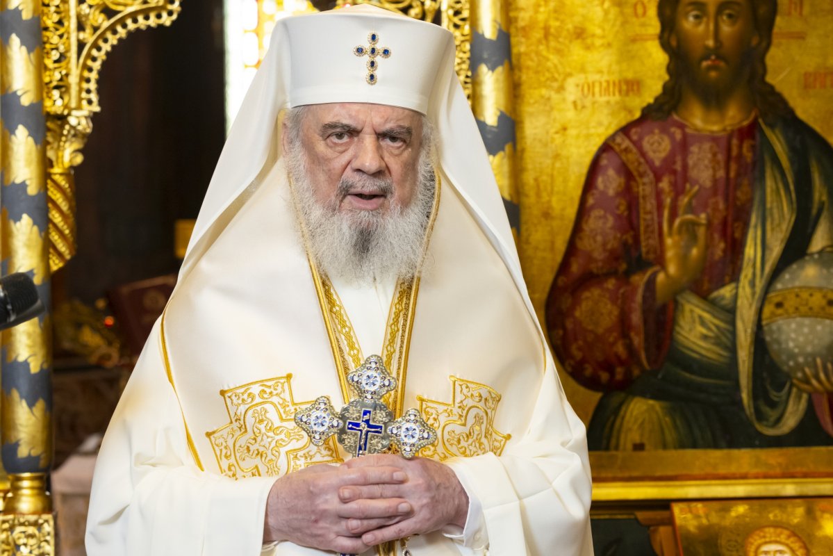 Patriarhul României a sfințit o raclă restaurată 337714