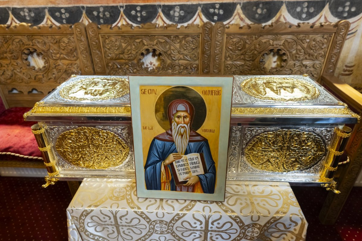Patriarhul României a sfințit o raclă restaurată 337715