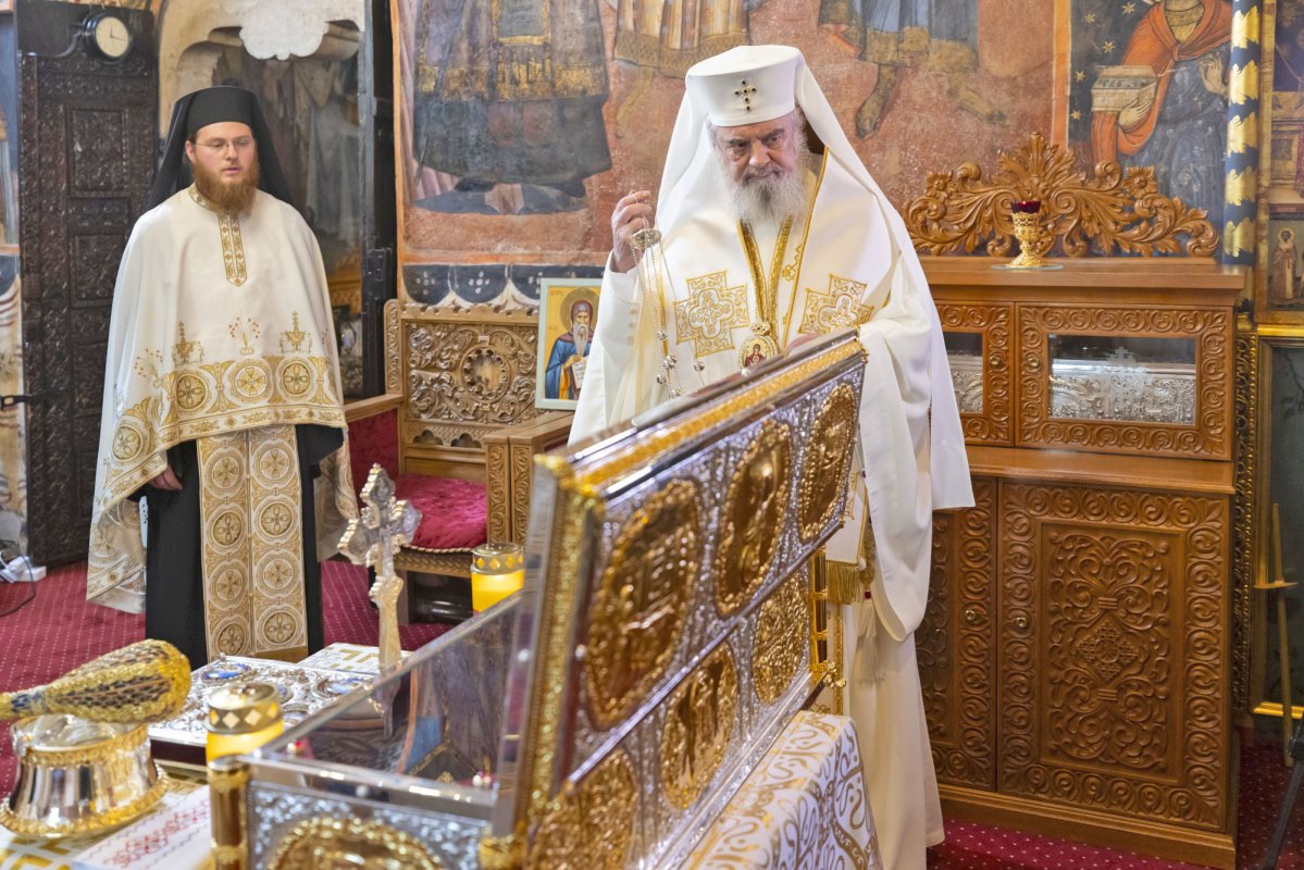 Patriarhul României a sfințit o raclă restaurată 337716