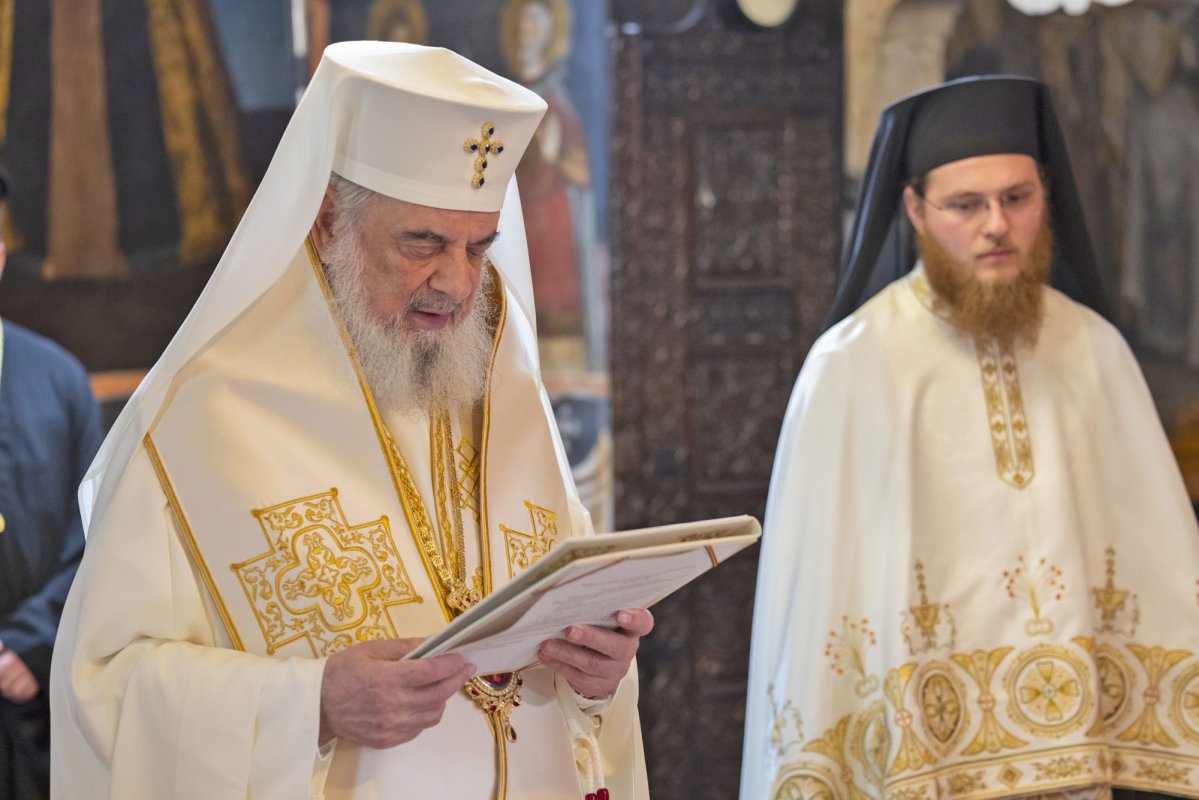 Patriarhul României a sfințit o raclă restaurată 337718