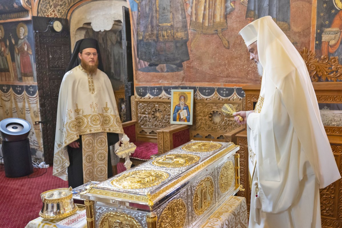 Patriarhul României a sfințit o raclă restaurată 337721
