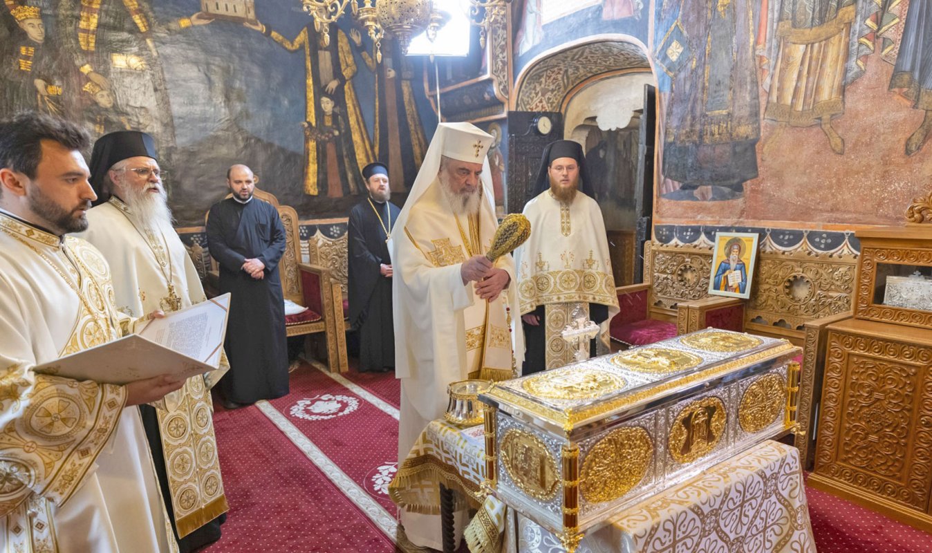 Patriarhul României a sfințit o raclă restaurată 337724