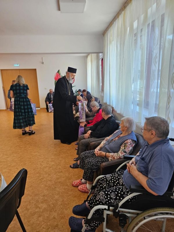 Vizită pastorală la Căminul pentru persoane vârstnice „Sfânta Ana” din orașul Teiuș 337793