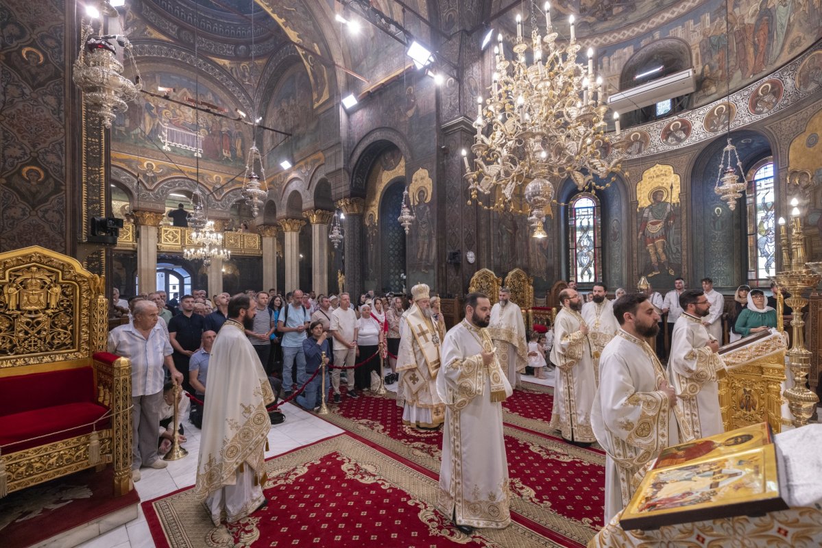 Hirotonie la Catedrala Patriarhală din București 337835