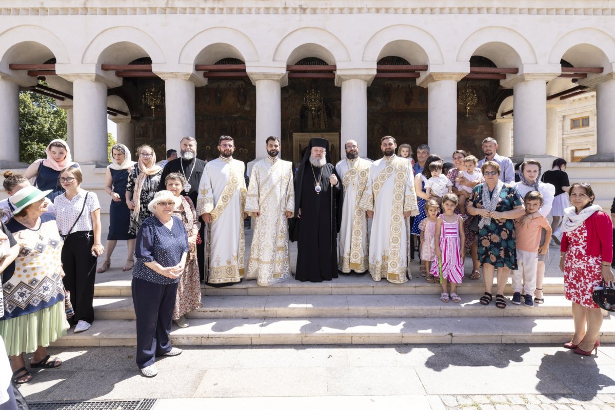 Hirotonie la Catedrala Patriarhală din București 337841