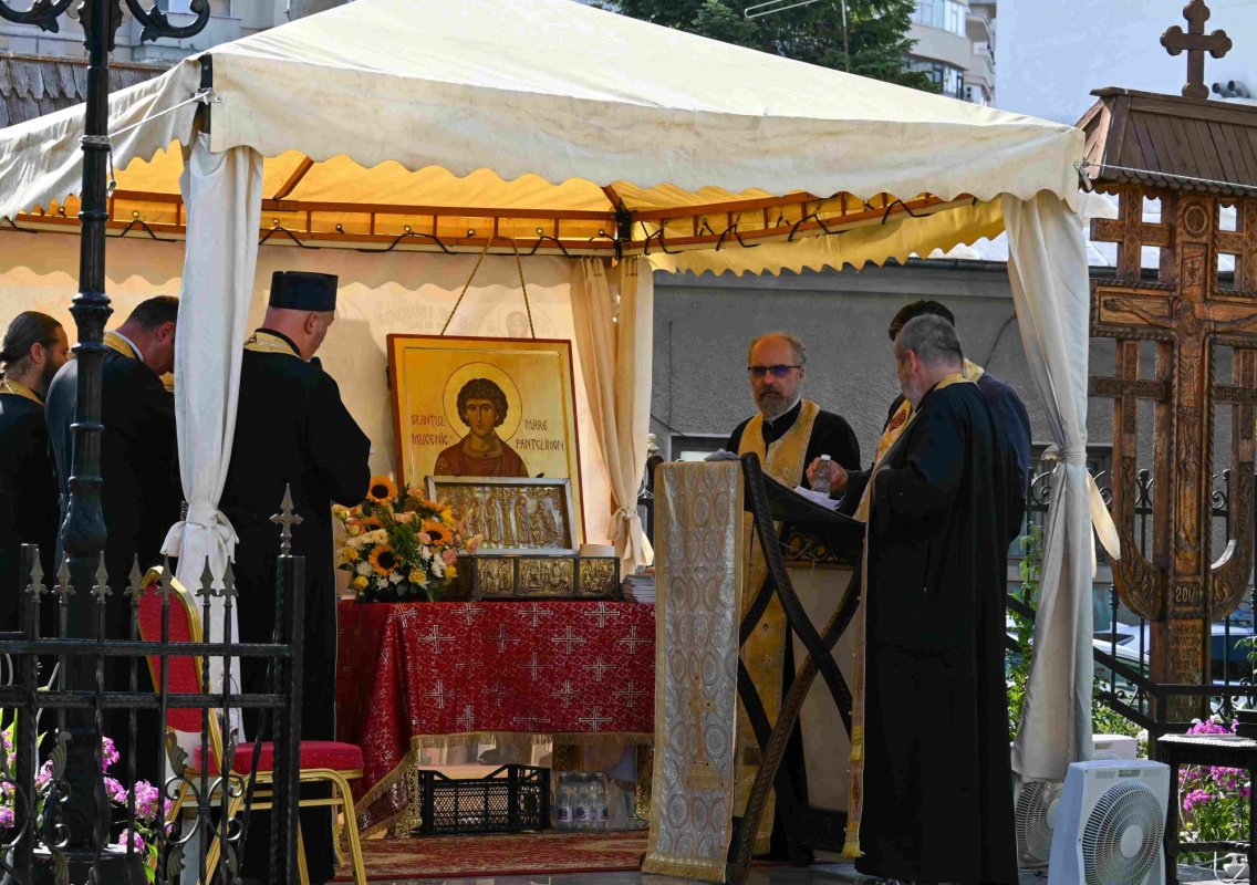 Comuniunea sfinților la Parohia „Sfântul Pantelimon”-Foișorul de Foc 337880