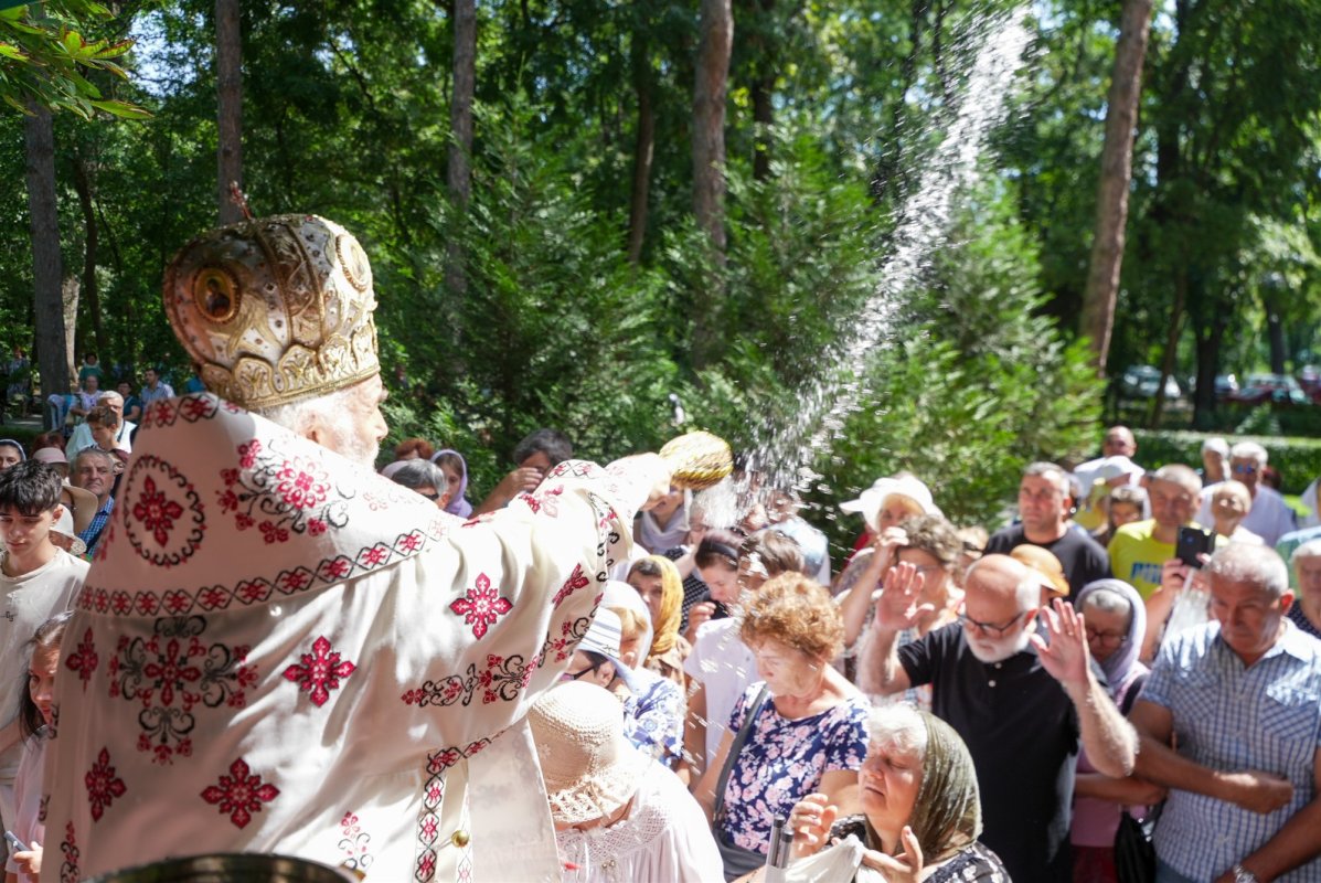 Hramul Mănăstirii „Sfântul Pantelimon”‑Lacu Sărat din Brăila 337896