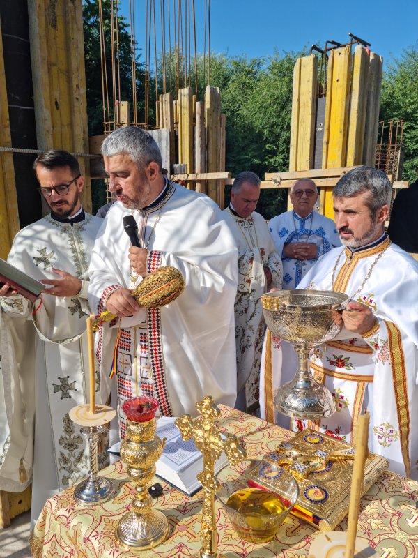 Punerea pietrei de temelie pentru un nou sfânt lăcaș în Capitală 337888