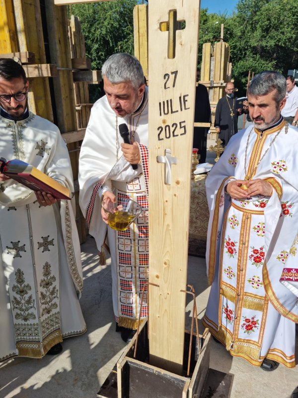 Punerea pietrei de temelie pentru un nou sfânt lăcaș în Capitală 337890