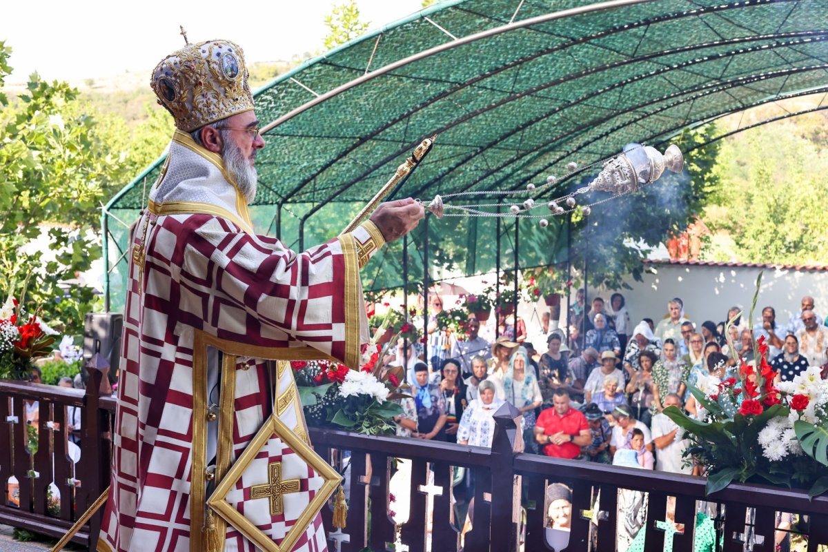 Schitul Ciobănoaia din județul Buzău și-a cinstit ocrotitorul 337892