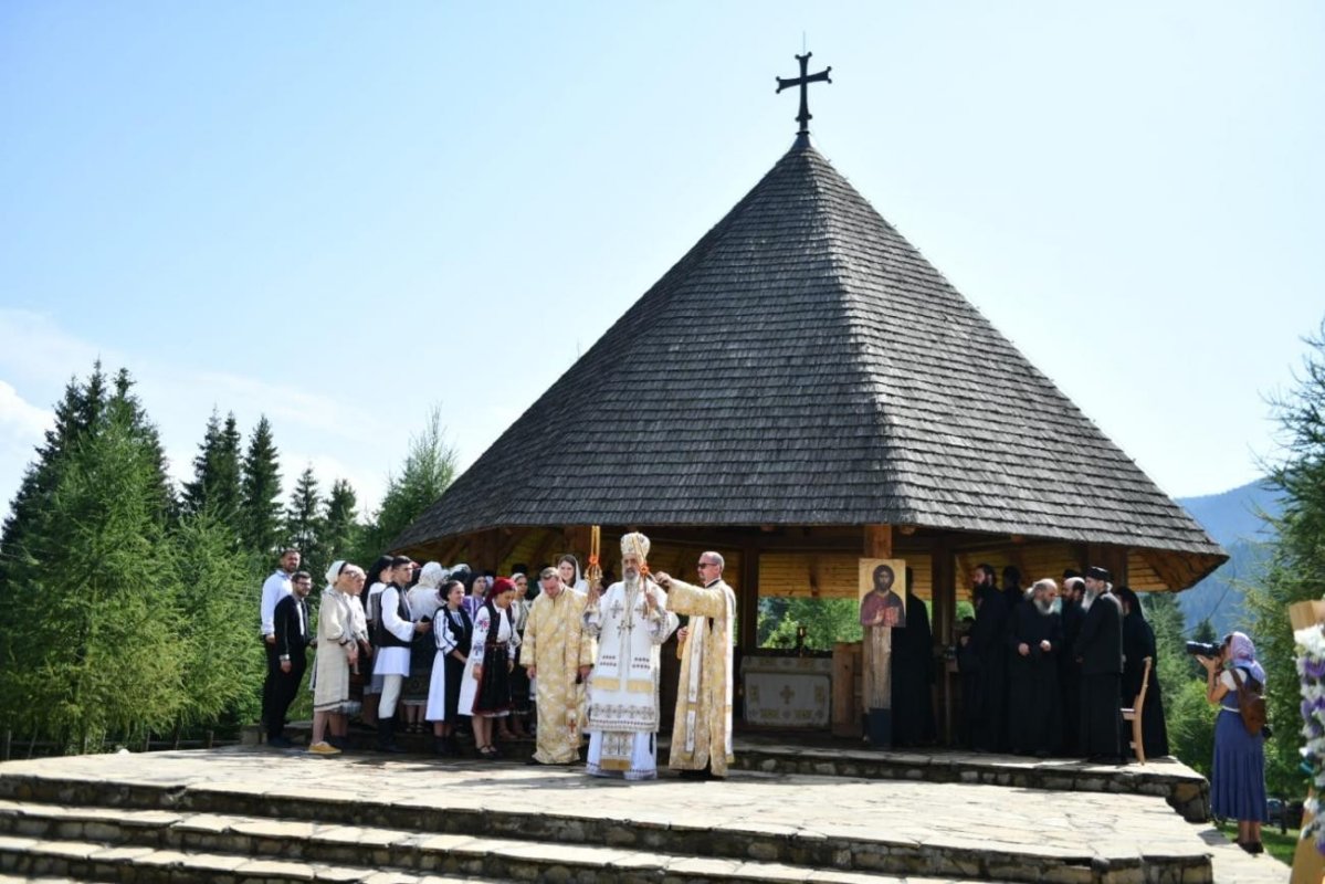 Sărbătoarea Sfântului Mare Mucenic și Tămăduitor Pantelimon la Mănăstirea Oaşa 337935