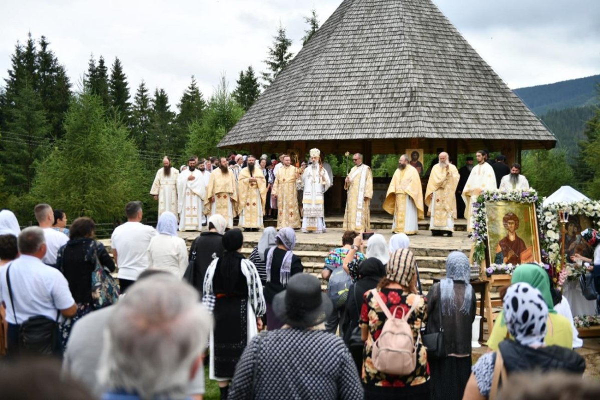 Sărbătoarea Sfântului Mare Mucenic și Tămăduitor Pantelimon la Mănăstirea Oaşa 337936