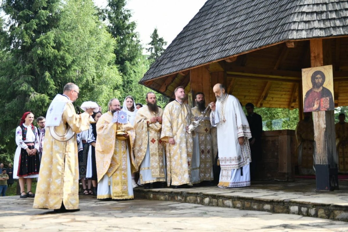 Sărbătoarea Sfântului Mare Mucenic și Tămăduitor Pantelimon la Mănăstirea Oaşa 337937