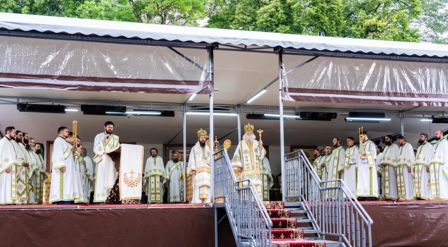 Slujire arhierească la Catedrala Arhiepiscopală din Suceava 337929