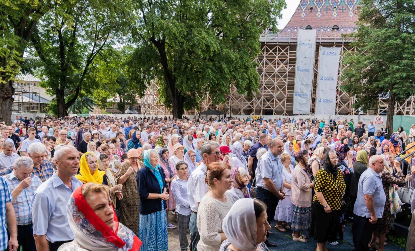 Slujire arhierească la Catedrala Arhiepiscopală din Suceava 337930