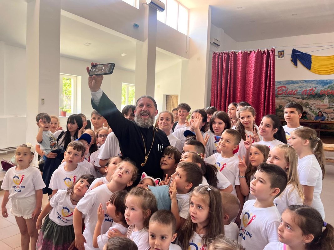 500 de copii în taberele organizate de Episcopia Caransebeșului 338039