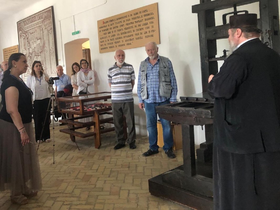 „Caravana scriitorilor”, în ținutul cultural și spiritual al Neamțului  337993