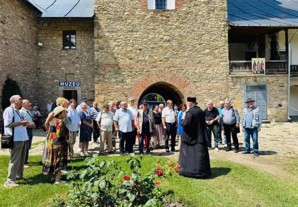 „Caravana scriitorilor”, în ținutul cultural și spiritual al Neamțului  337997