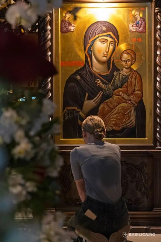 Icoana Maicii Domnului „Îndrumătoarea” în procesiune prin județul Teleorman 338045