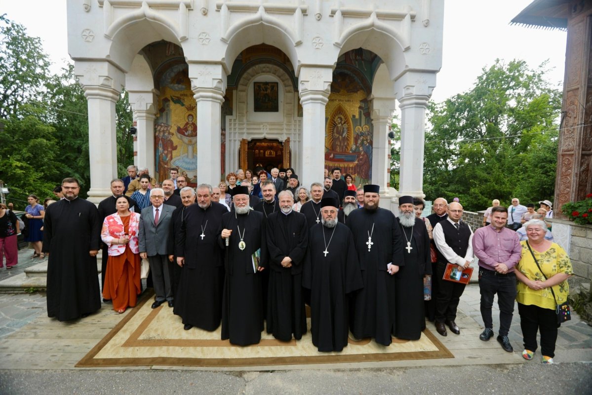 Simpozionul „Mari duhovnici și mărturisitori ai Rohiei” 338023