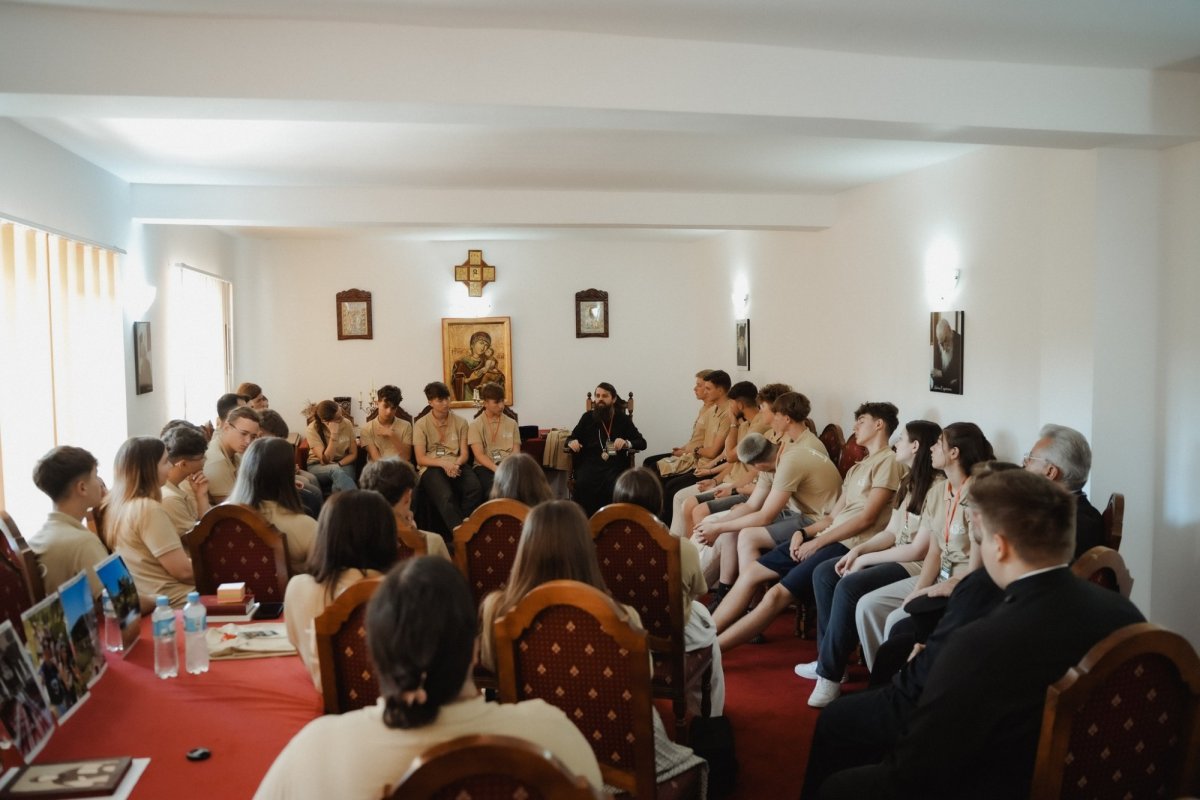 Tabăra tinerilor ortodocşi sălăjeni la Mănăstirea Strâmba 338030