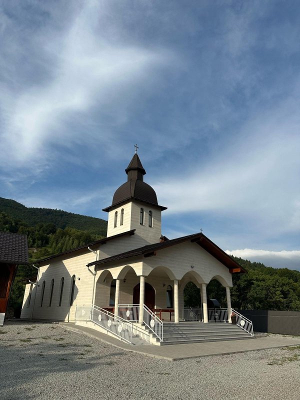 Sfințirea capelei mortuare din Mureșenii Bârgăului 338111