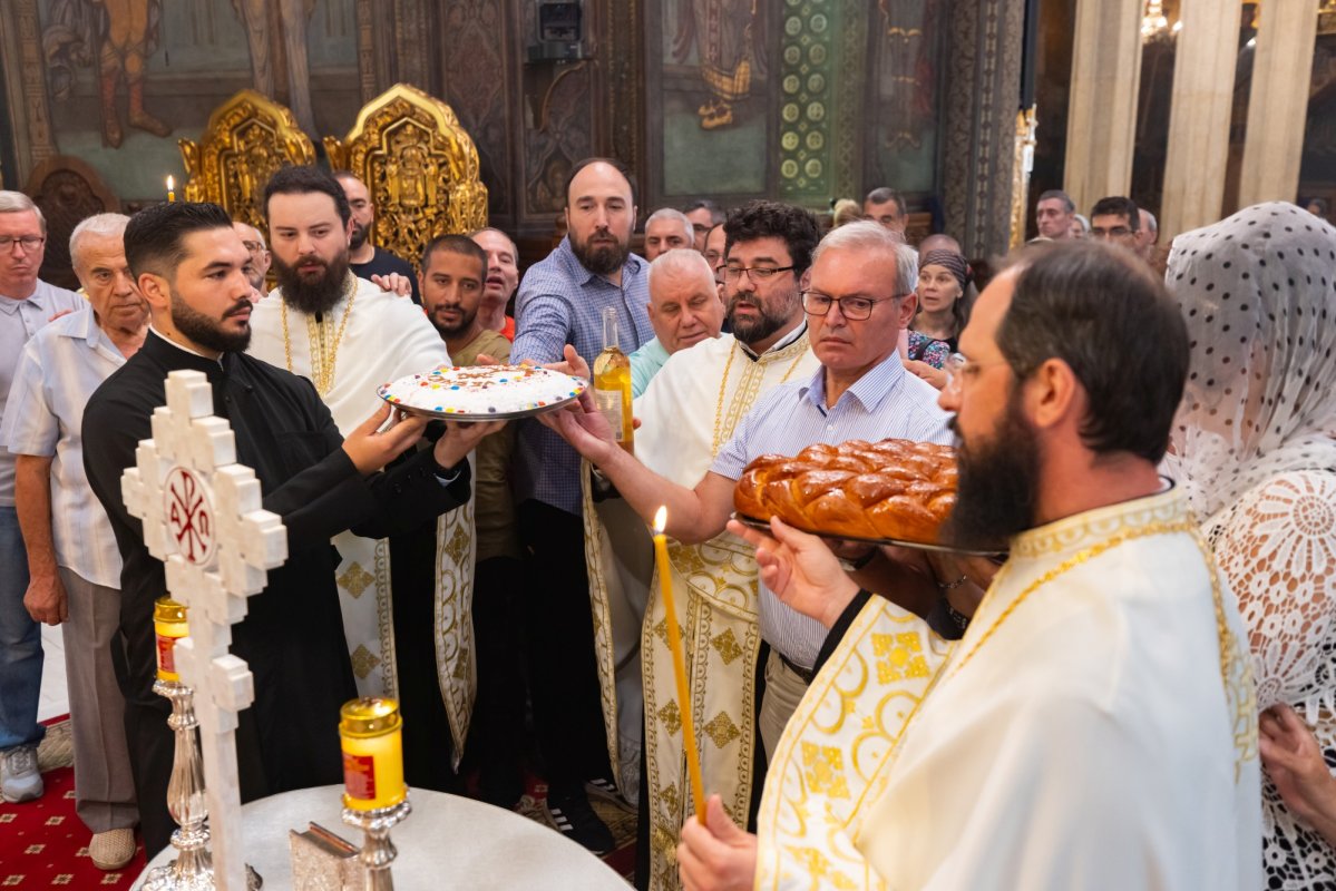 Slujbă de pomenire pentru doi Patriarhi ai României la Catedrala Patriarhală 338123