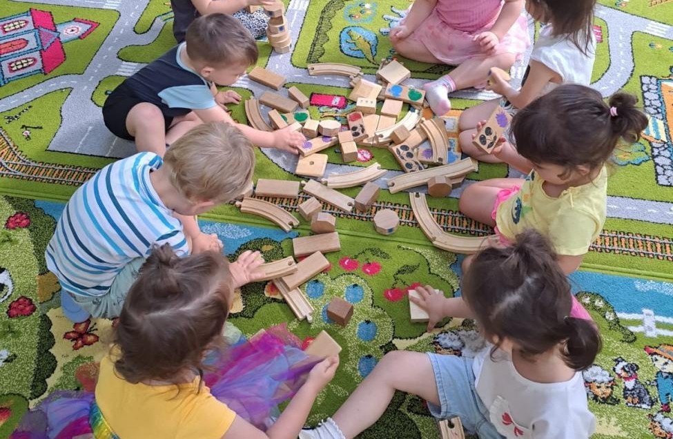 Activităţi cu copiii din medii vulnerabile, în judeţul Alba 338215