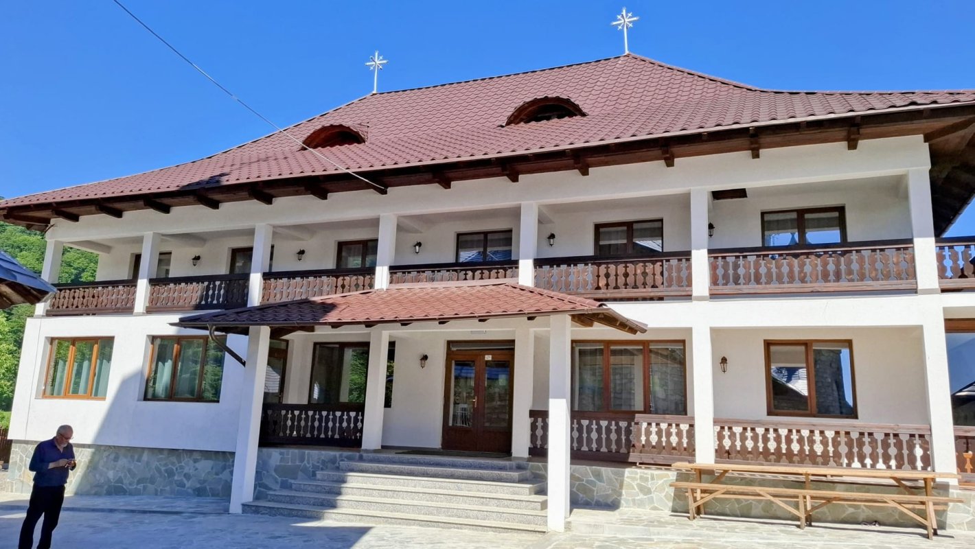 A fost sfinţit noul Centru social-pastoral al Parohiei Cuejdiu  338369