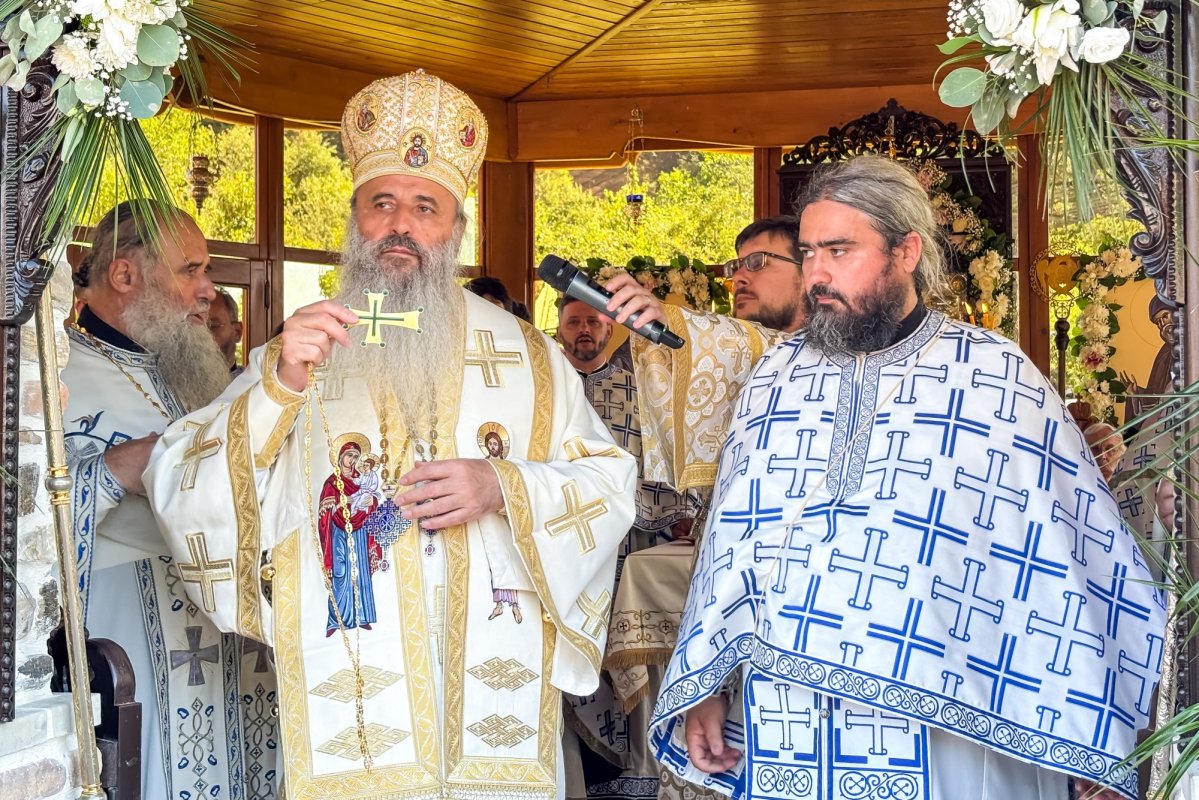 Noul paraclis de la Pocrov, sfințit de doi ierarhi ai Bisericii Ortodoxe Române 338330