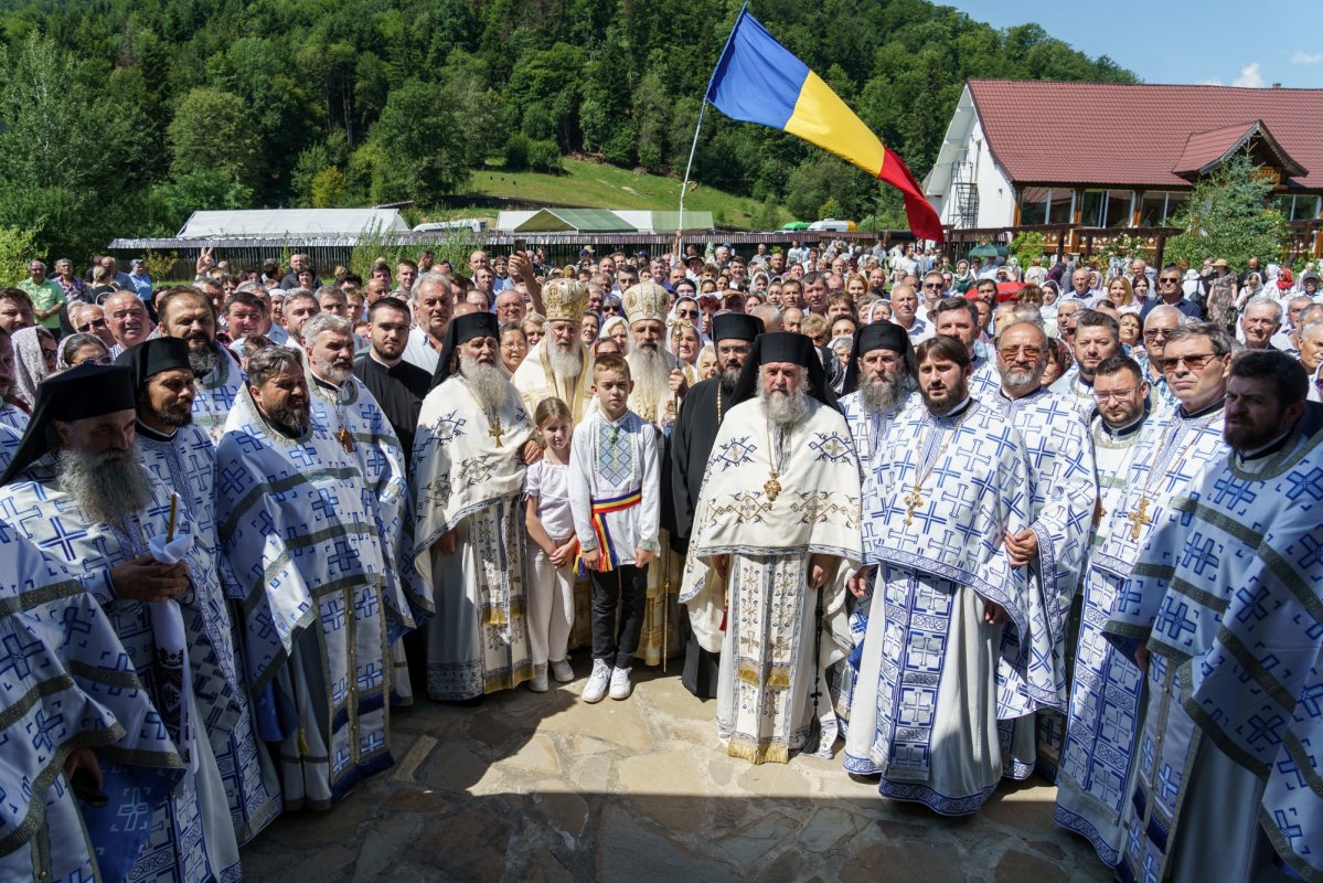 Noul paraclis de la Pocrov, sfințit de doi ierarhi ai Bisericii Ortodoxe Române 338332