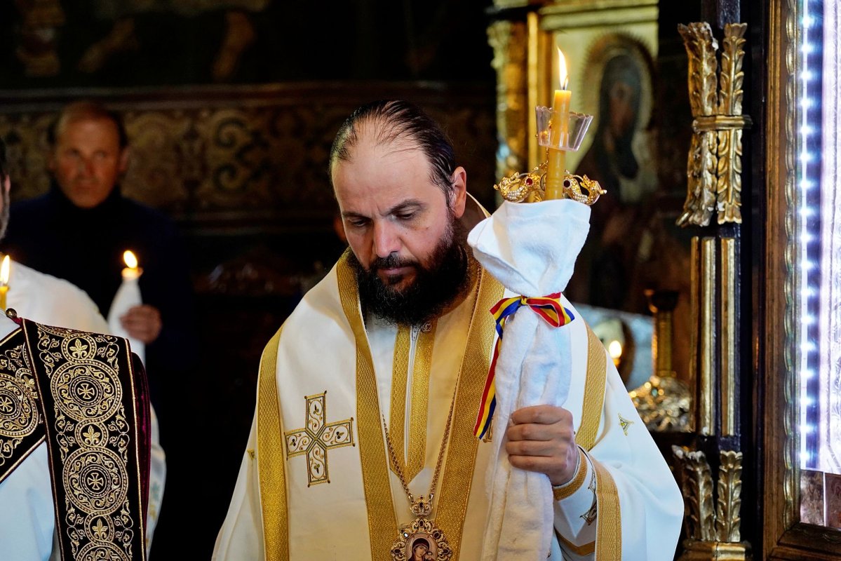 Părintele profesor Ioan Caraza a fost înhumat la Farcașa 338426