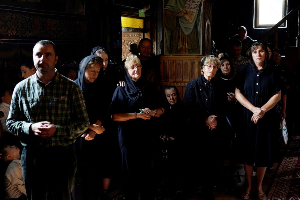 Părintele profesor Ioan Caraza a fost înhumat la Farcașa 338433