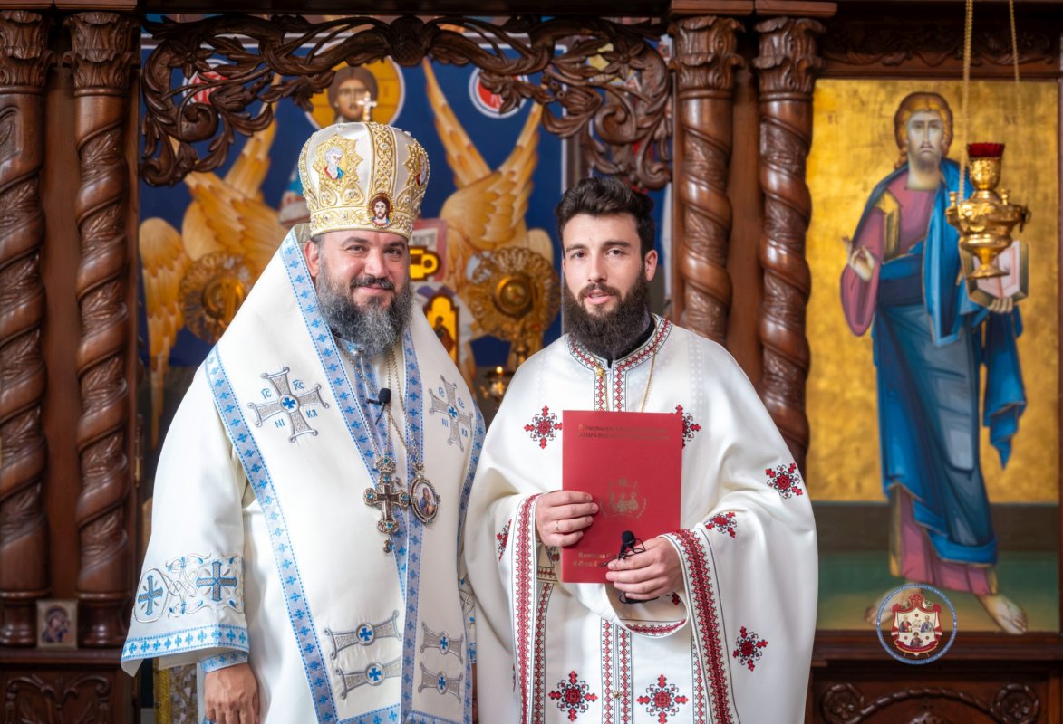 Binecuvântare în noua parohie românească din Corby 338474