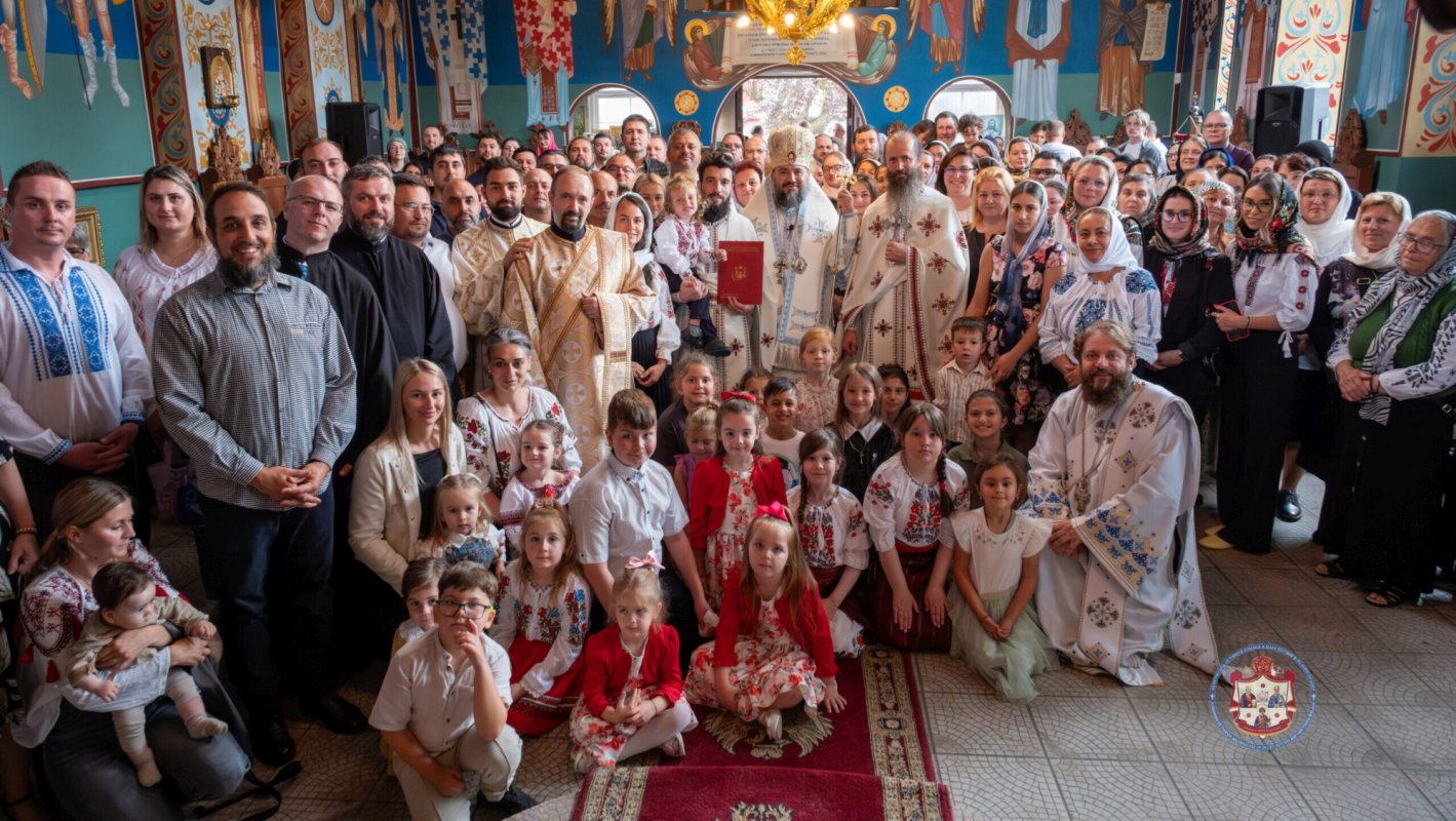 Binecuvântare în noua parohie românească din Corby 338475