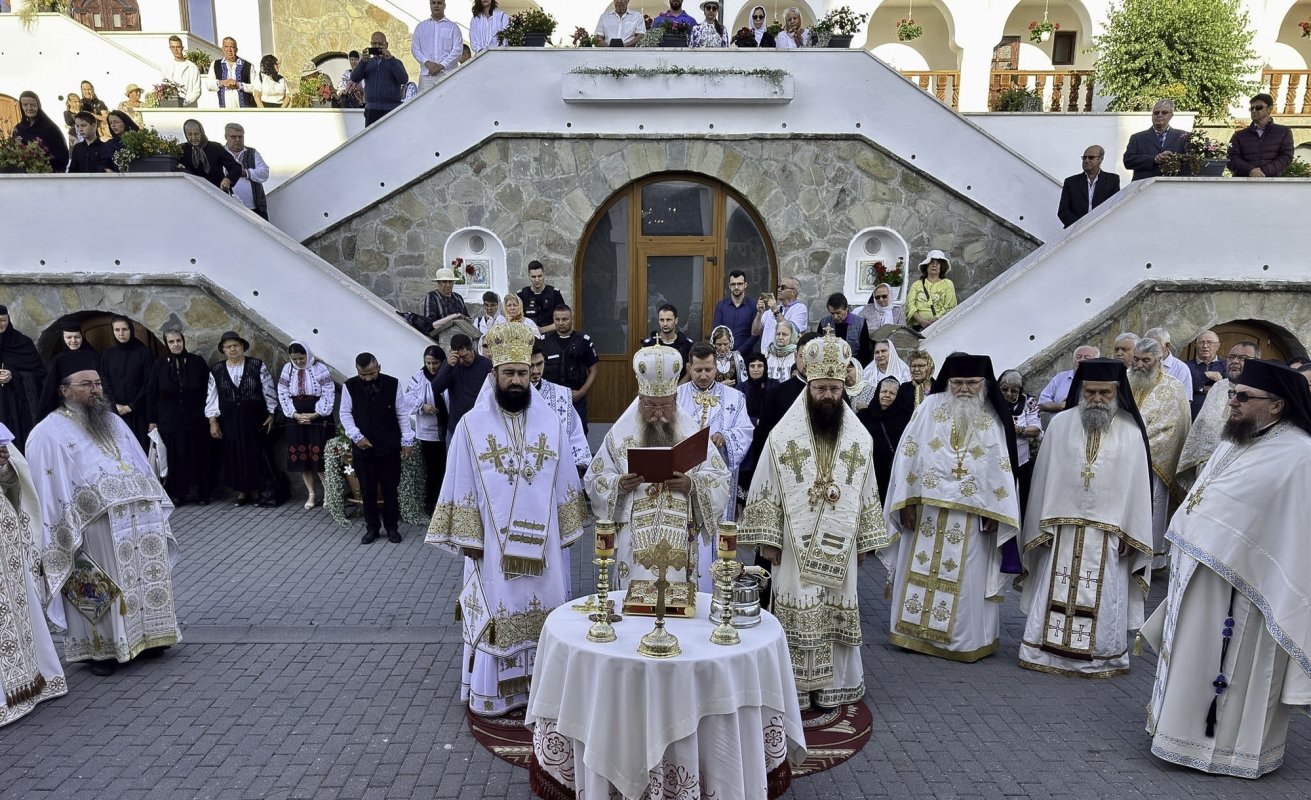 Biserica mănăstirii din Valea Mare, județul Covasna, a fost sfinţită 338458