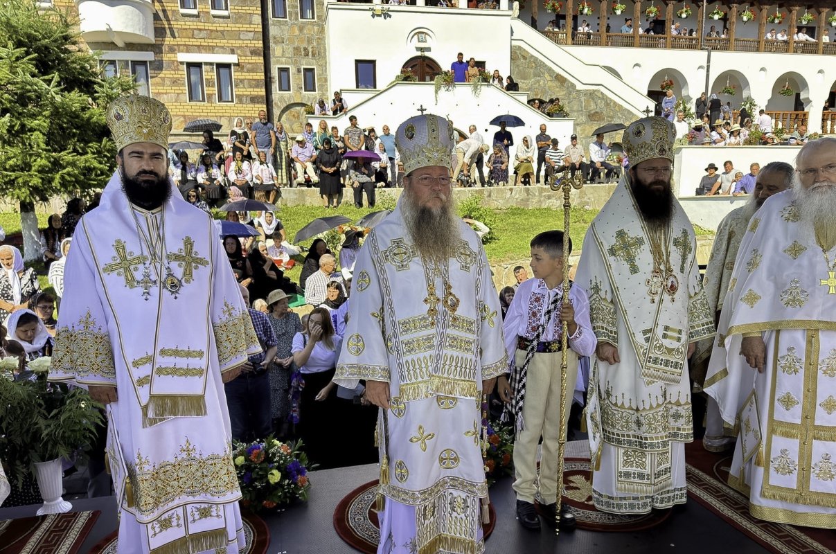 Biserica mănăstirii din Valea Mare, județul Covasna, a fost sfinţită 338459