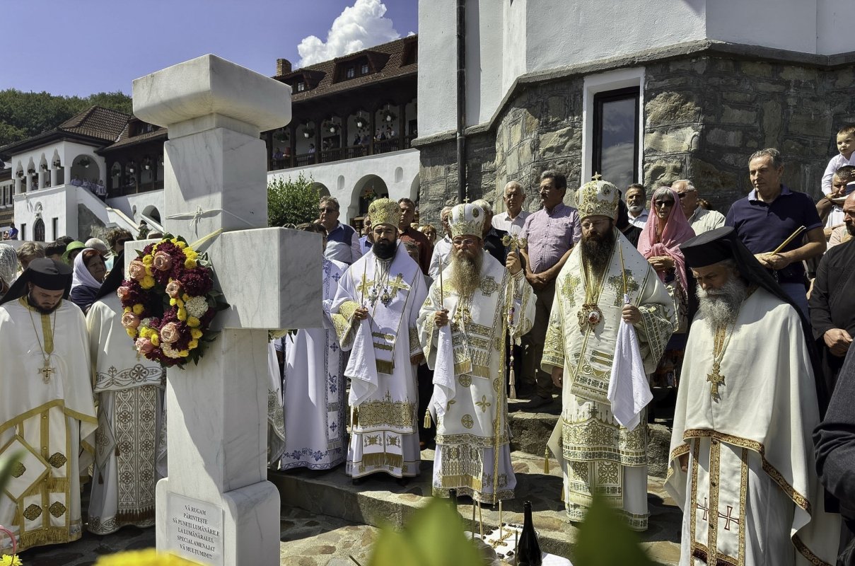 Biserica mănăstirii din Valea Mare, județul Covasna, a fost sfinţită 338463